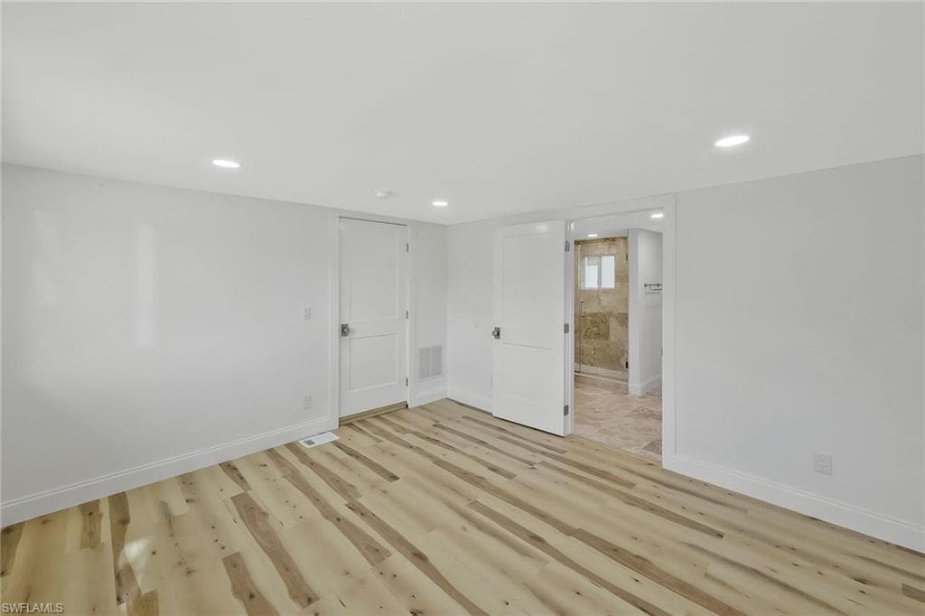 1755 Oakley AVE-17