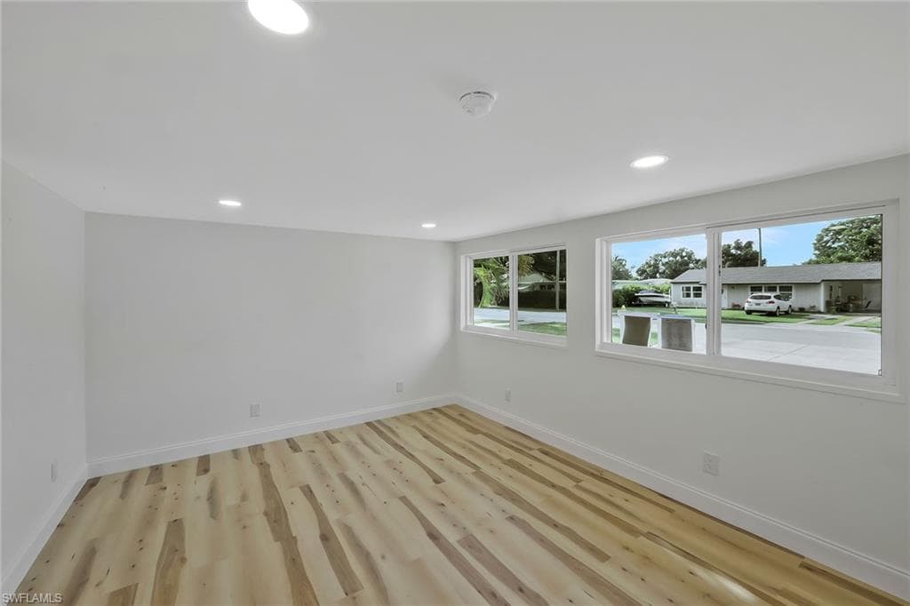 1755 Oakley AVE-16