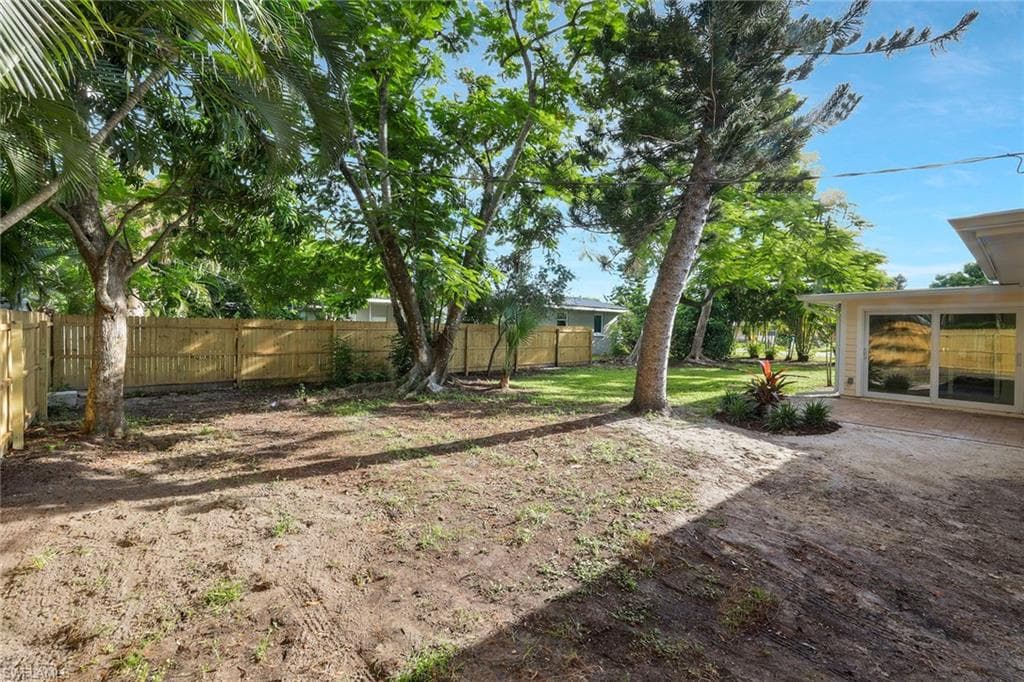 1755 Oakley AVE-26