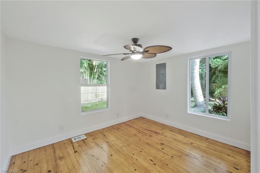 1755 Oakley AVE-21