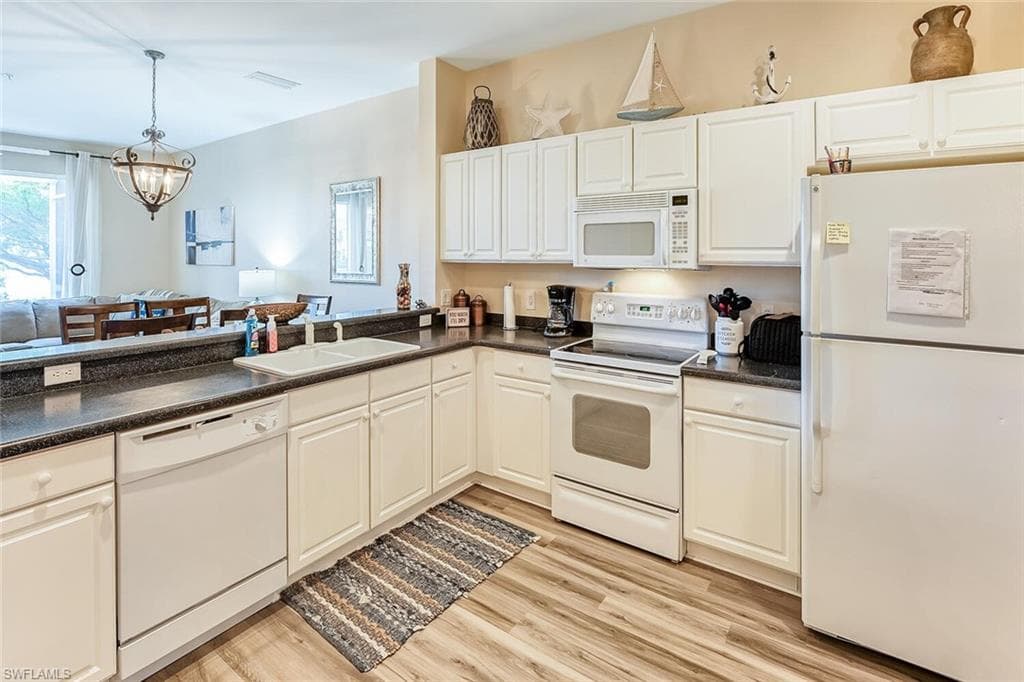 1080 Hampton CIR-5
