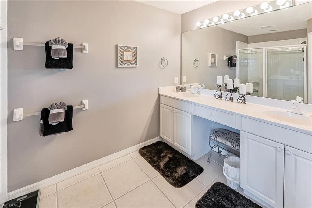 1080 Hampton CIR-10