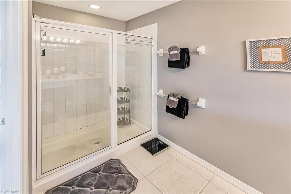1080 Hampton CIR-11