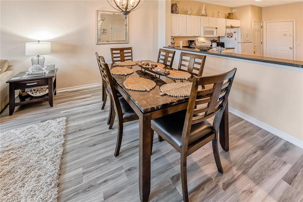1080 Hampton CIR-4