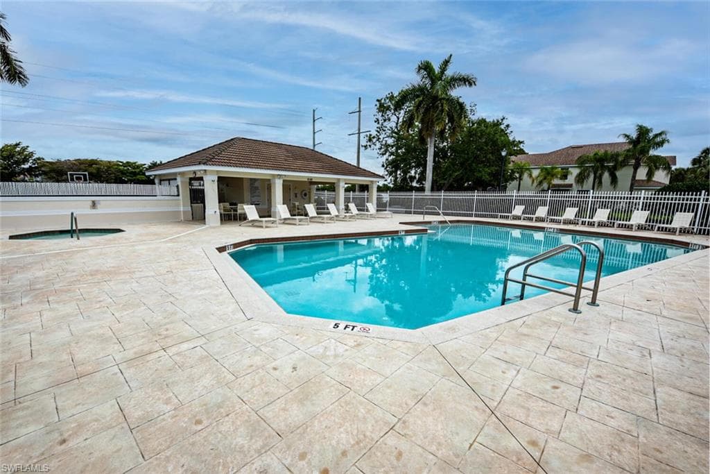 1080 Hampton CIR-21