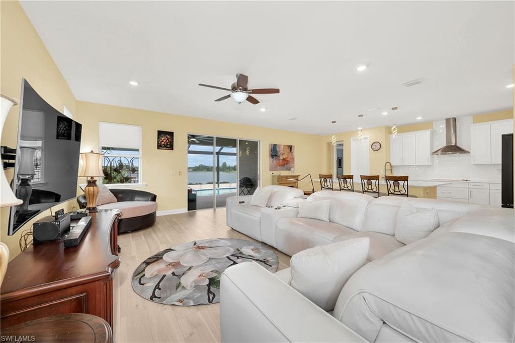 2078 Grove DR-6