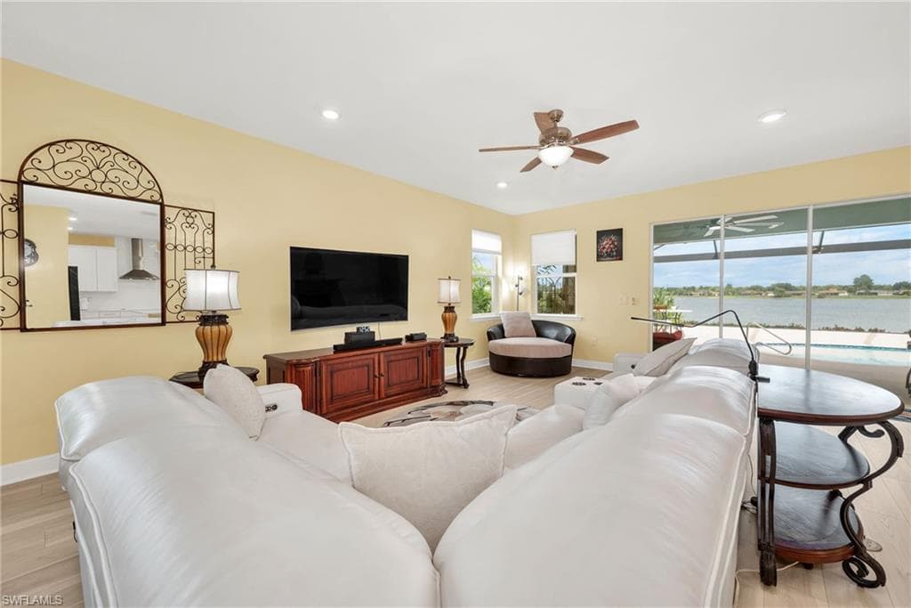 2078 Grove DR-7