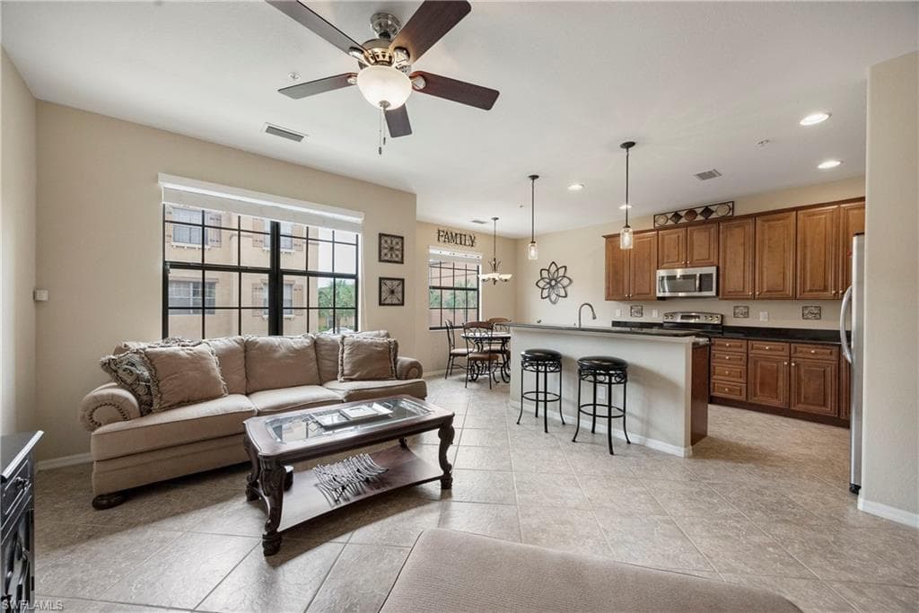 11875 Izarra WAY 8712-8