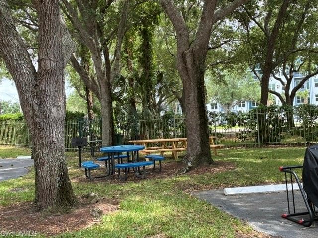 11571 Villa Grand 617-3