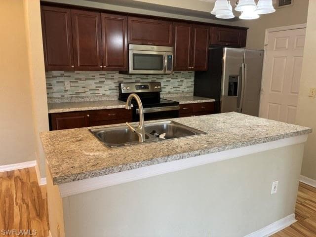 11571 Villa Grand 617-18