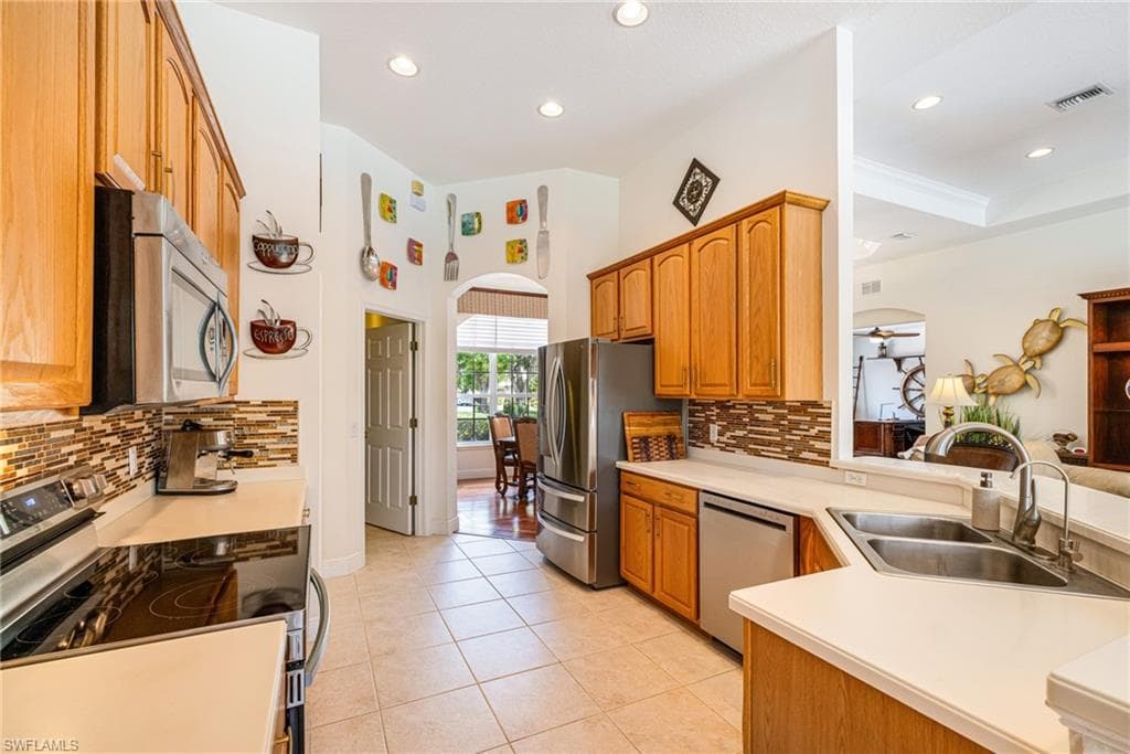 9836 Los Altos CT-24