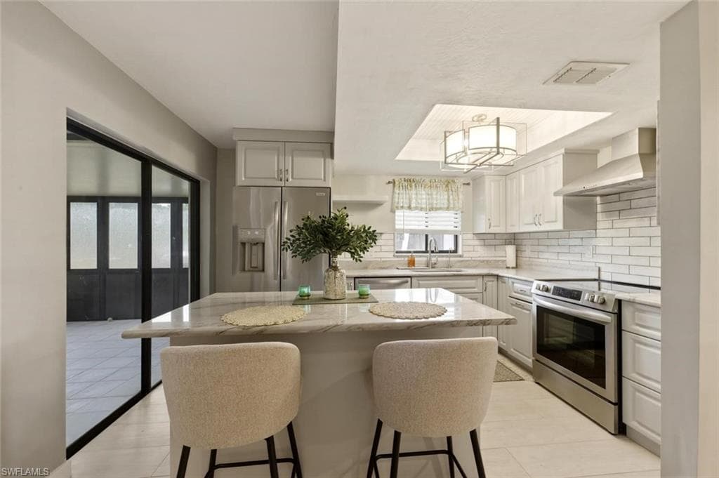 16001 Amberwood Lake CT 1-5