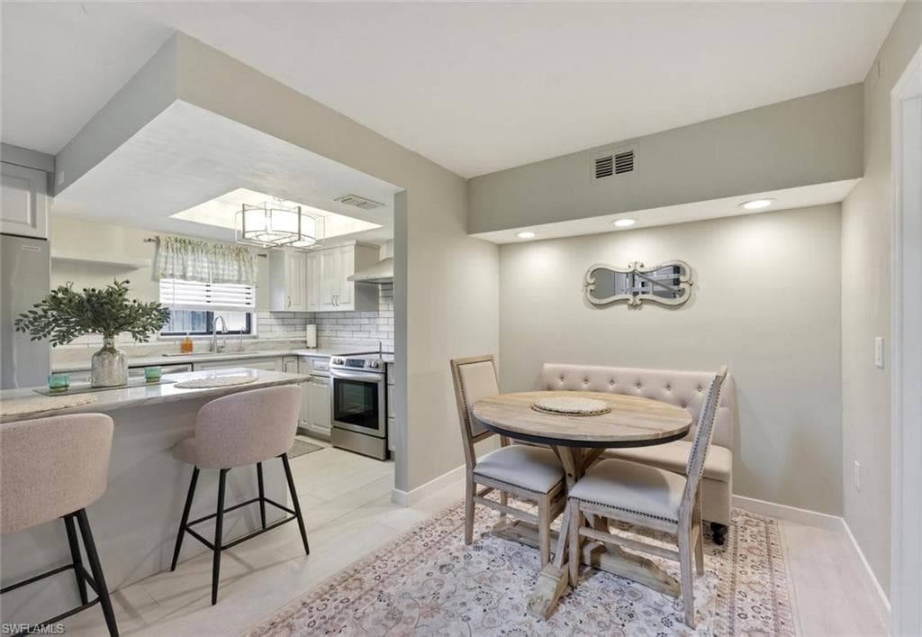 16001 Amberwood Lake CT 1-9