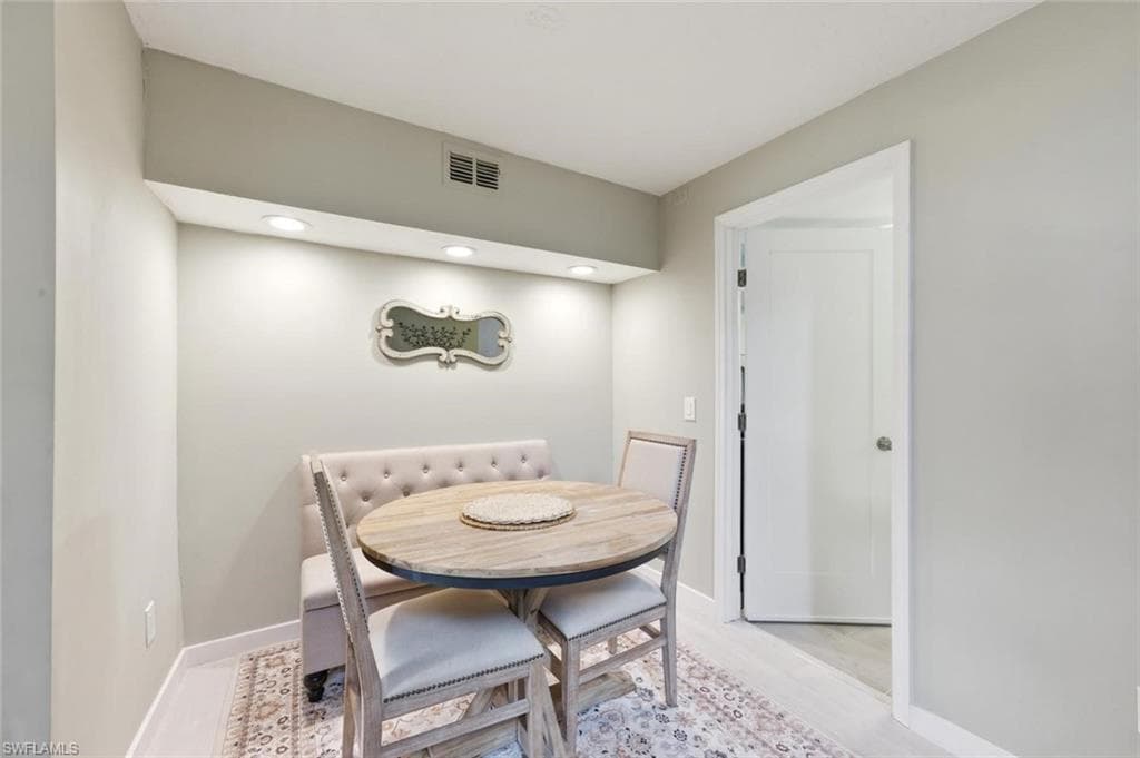 16001 Amberwood Lake CT 1-10