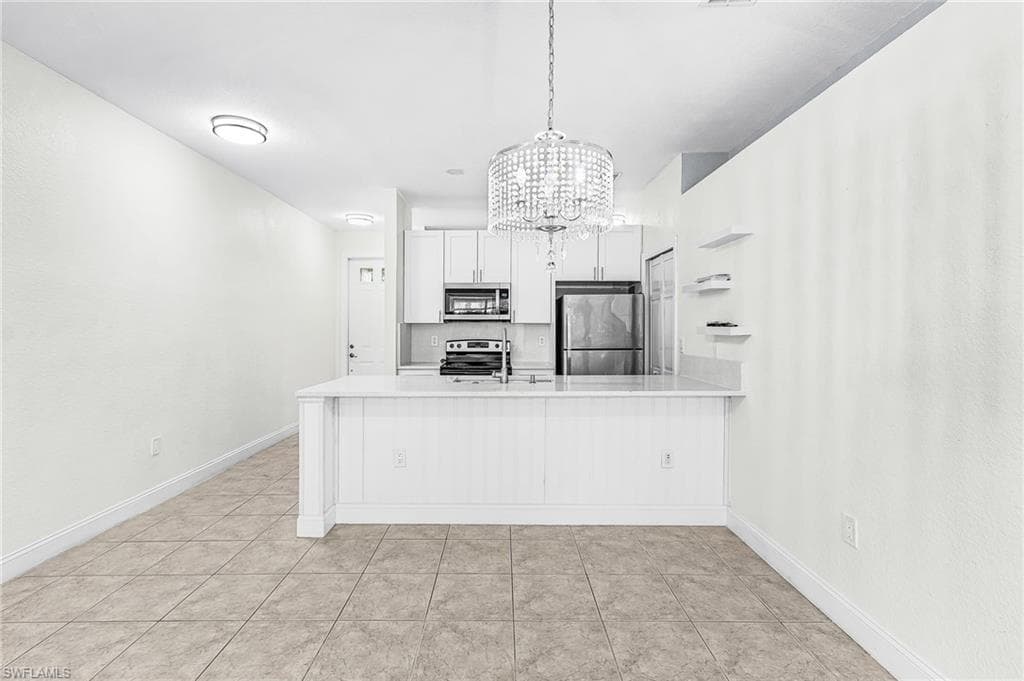7542 Bristol CIR-7
