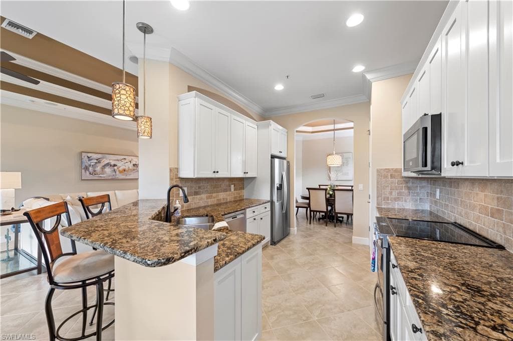 10351 Glastonbury CIR 201-11