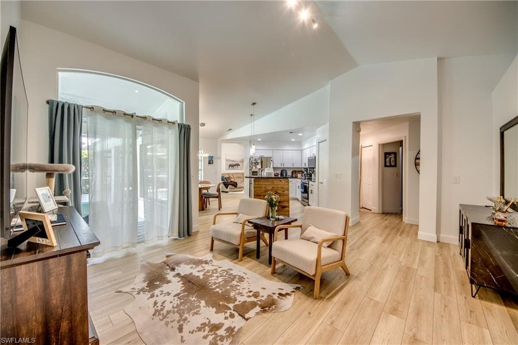 9910 Laketree CT-7