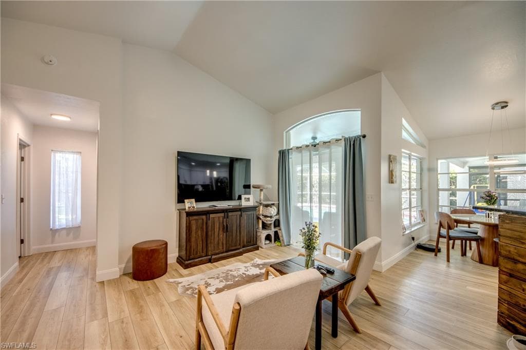 9910 Laketree CT-9