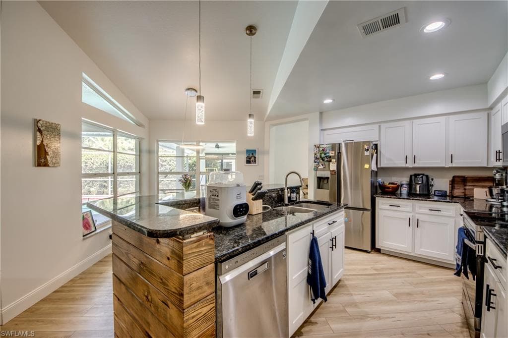 9910 Laketree CT-10