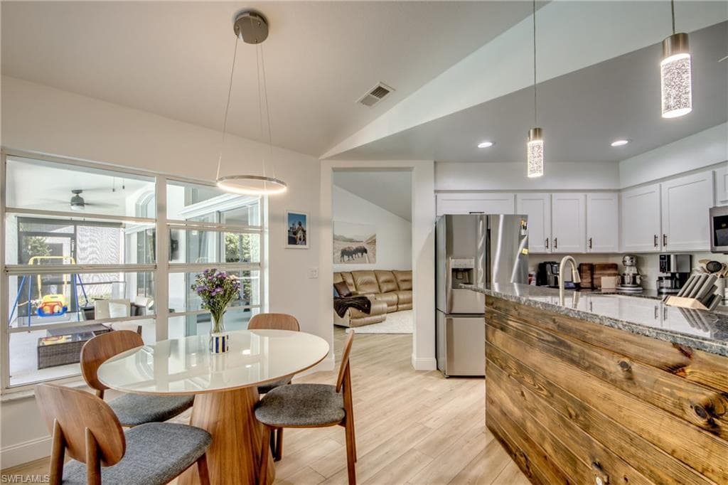 9910 Laketree CT-11