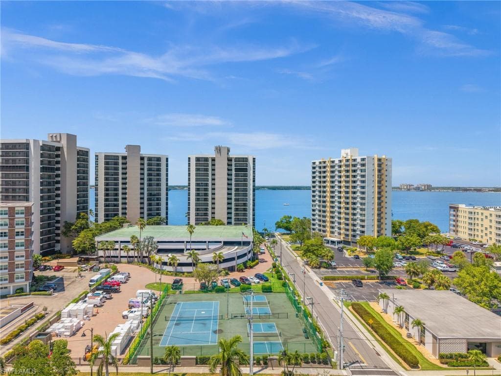 1900 Virginia AVE 902-37
