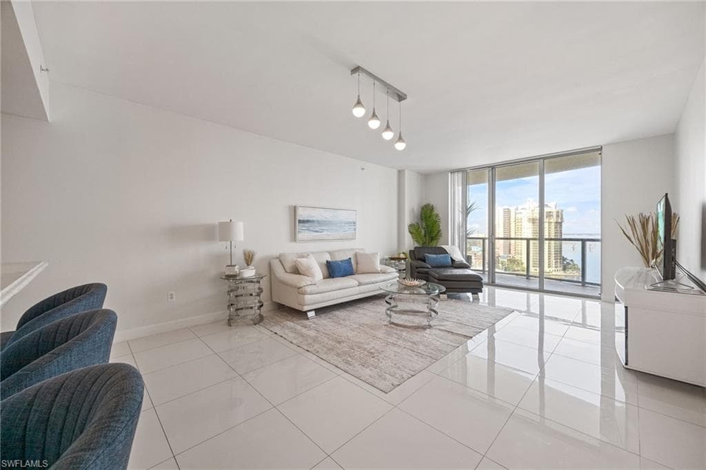 3000 Oasis Grand BLVD 1705-6