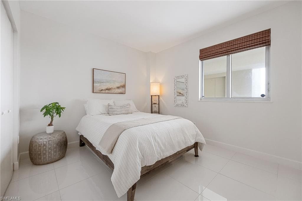 3000 Oasis Grand BLVD 1705-15