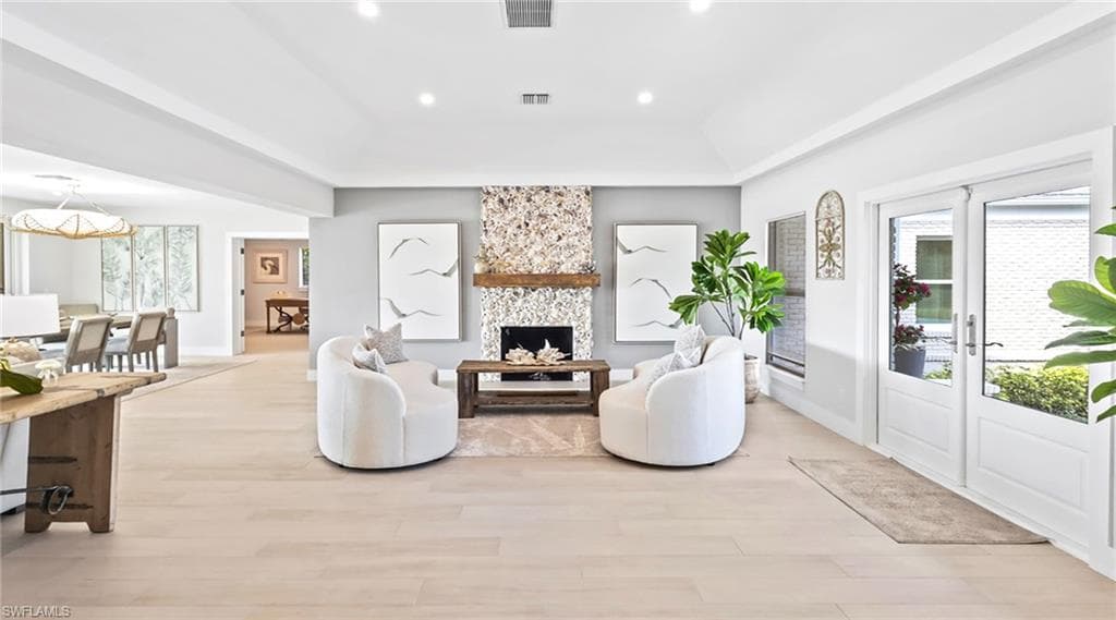 440 Kings Town DR-6