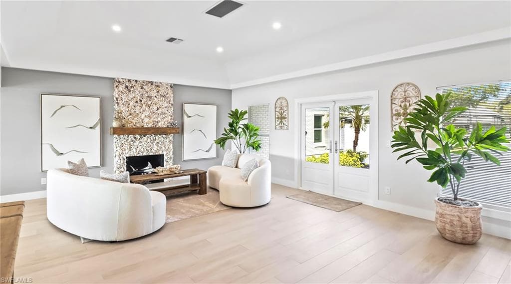 440 Kings Town DR-5