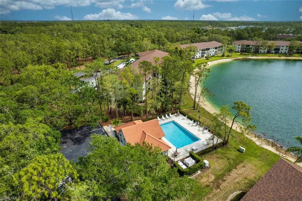 5708 Deauville CIR J305-28