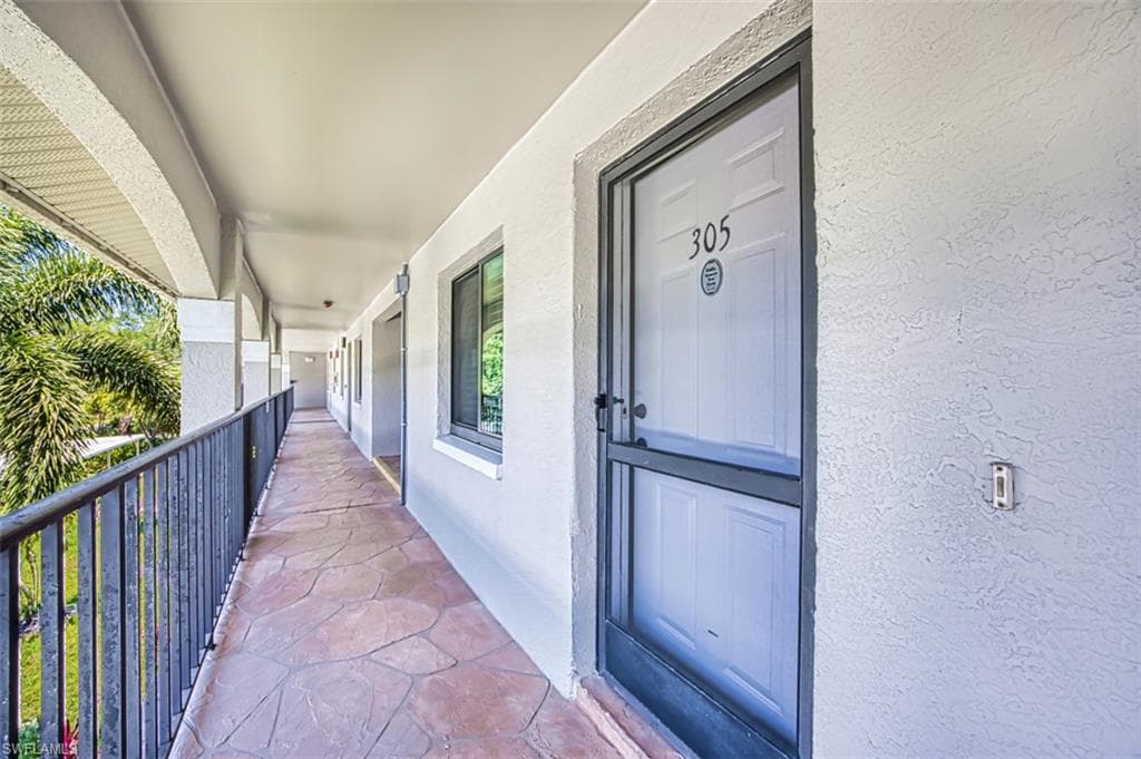 5708 Deauville CIR J305-4