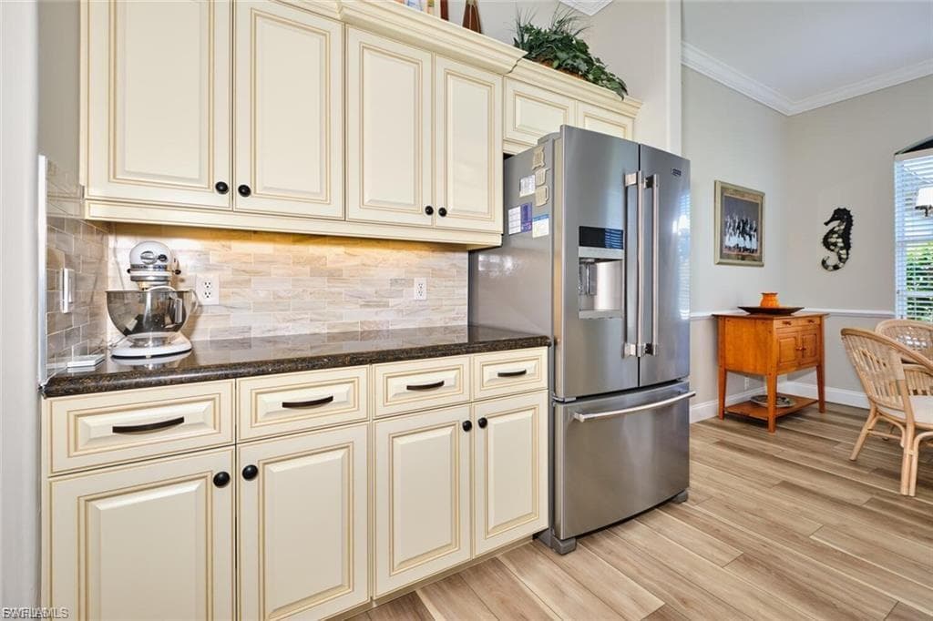 9240 Willowcrest CT-23