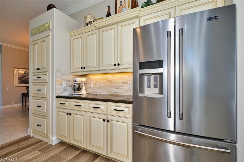 9240 Willowcrest CT-26