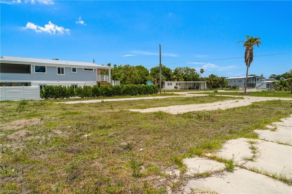 24533 Dolphin ST-13
