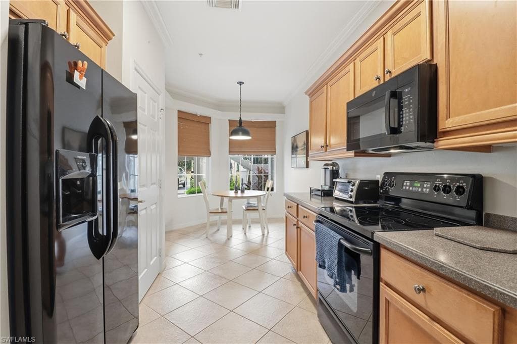 12040 Matera LN 104-21