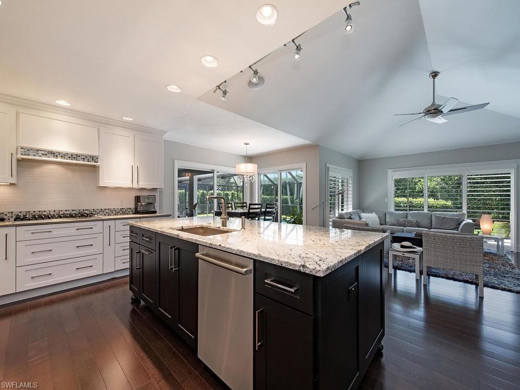 712 Shadow Lake LN-6