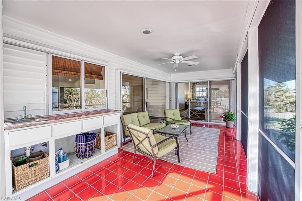 220 Palm Lake DR-28