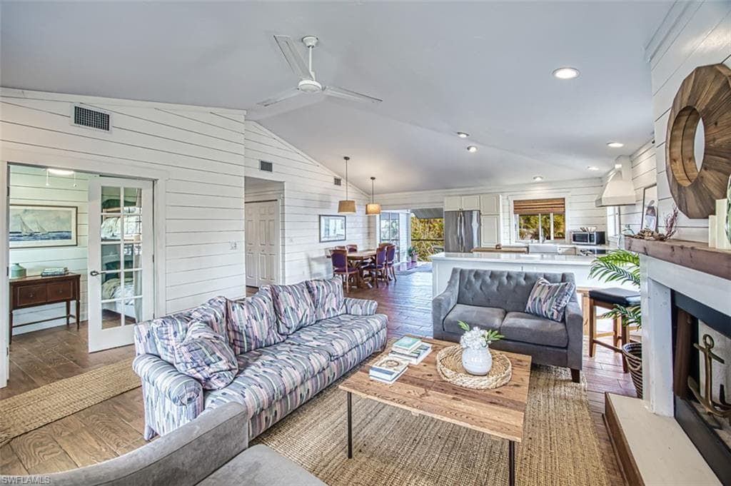 220 Palm Lake DR-9