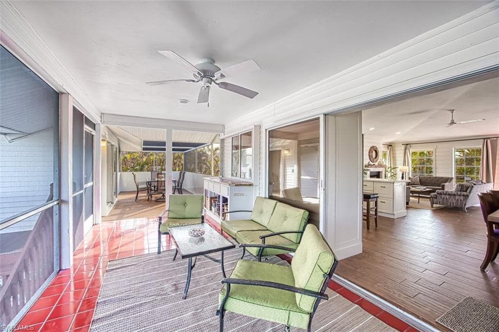 220 Palm Lake DR-25