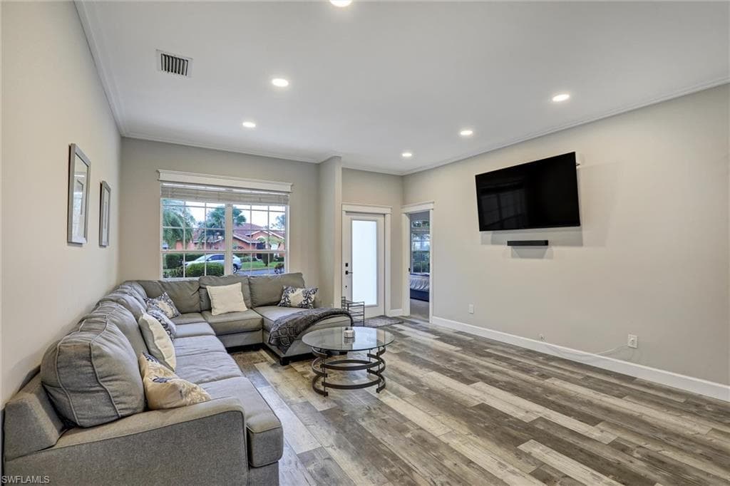 4707 Brixton CT-7