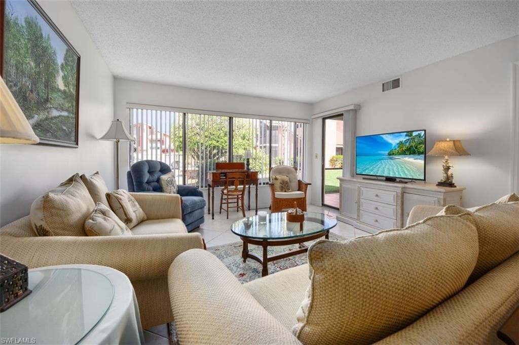 114 Cypress WAY E D3-6