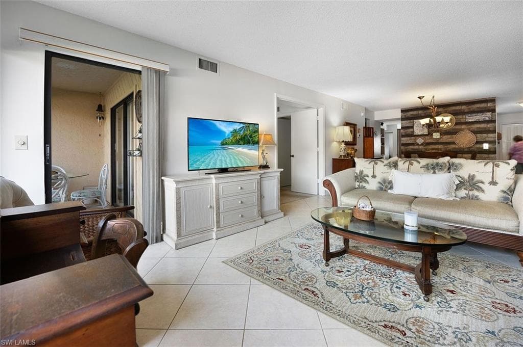 114 Cypress WAY E D3-19