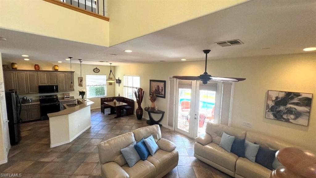 2560 Keystone Lake DR-18