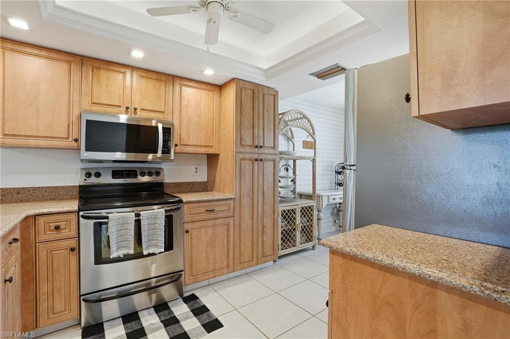 7300 Coventry CT 606-8