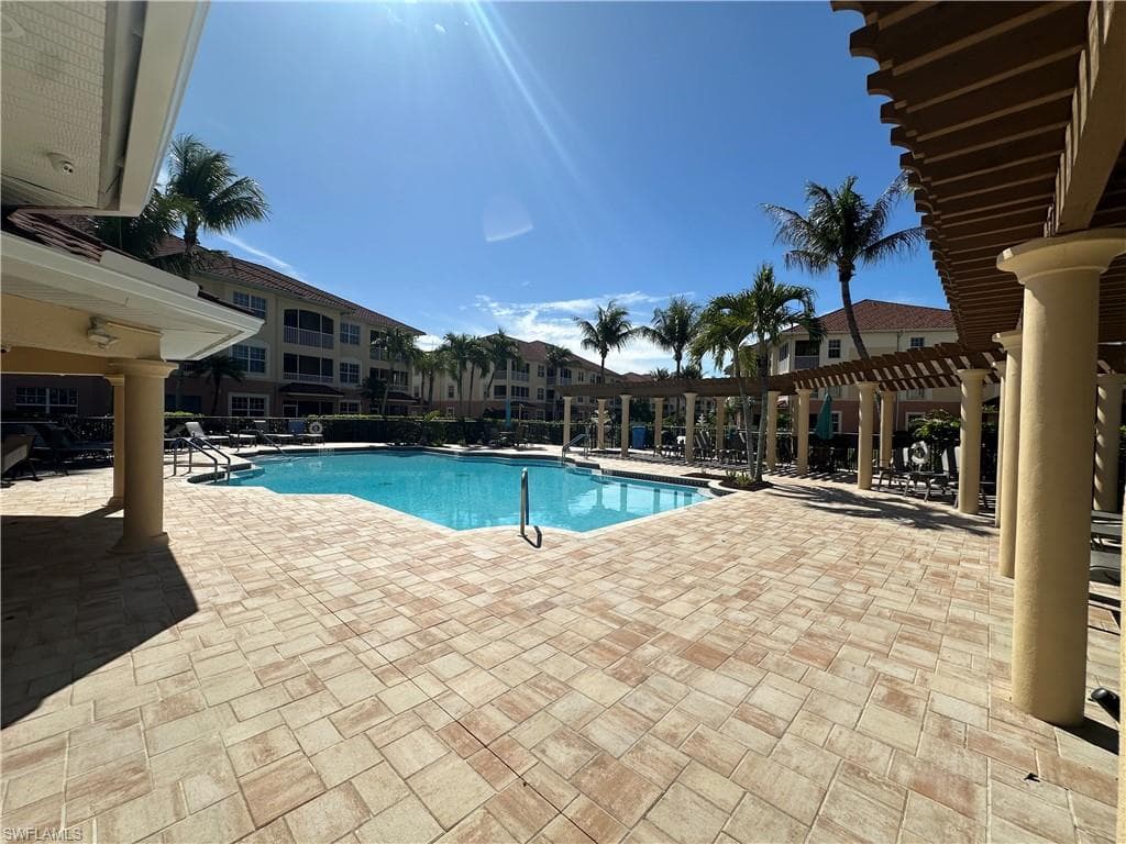 1101 Van Loon Commons CIR 205-20