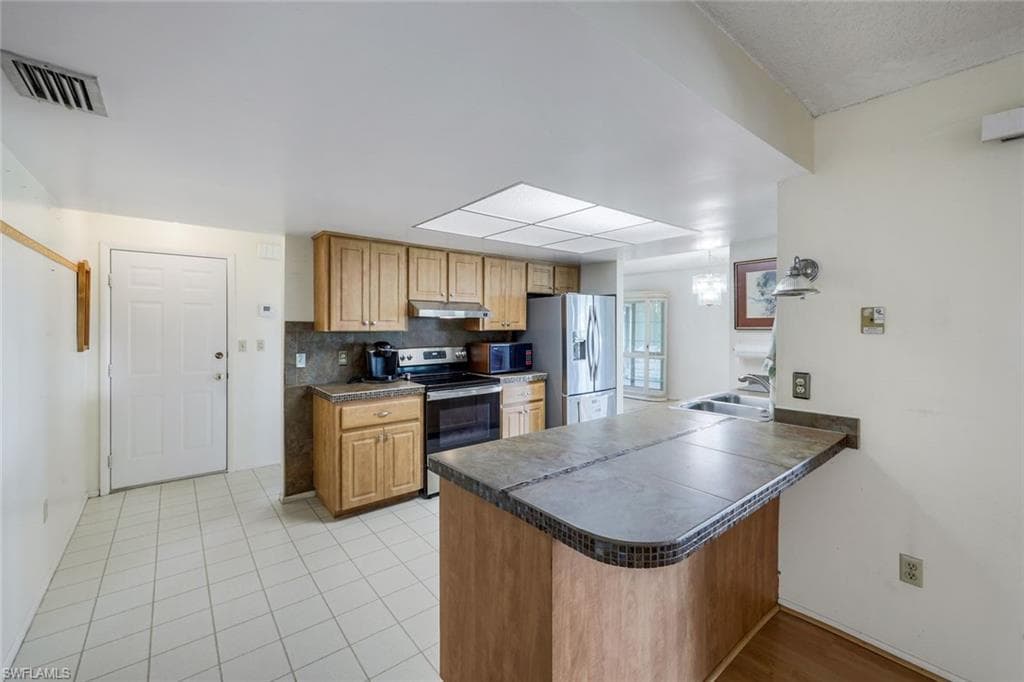 6711 Cadet AVE-19