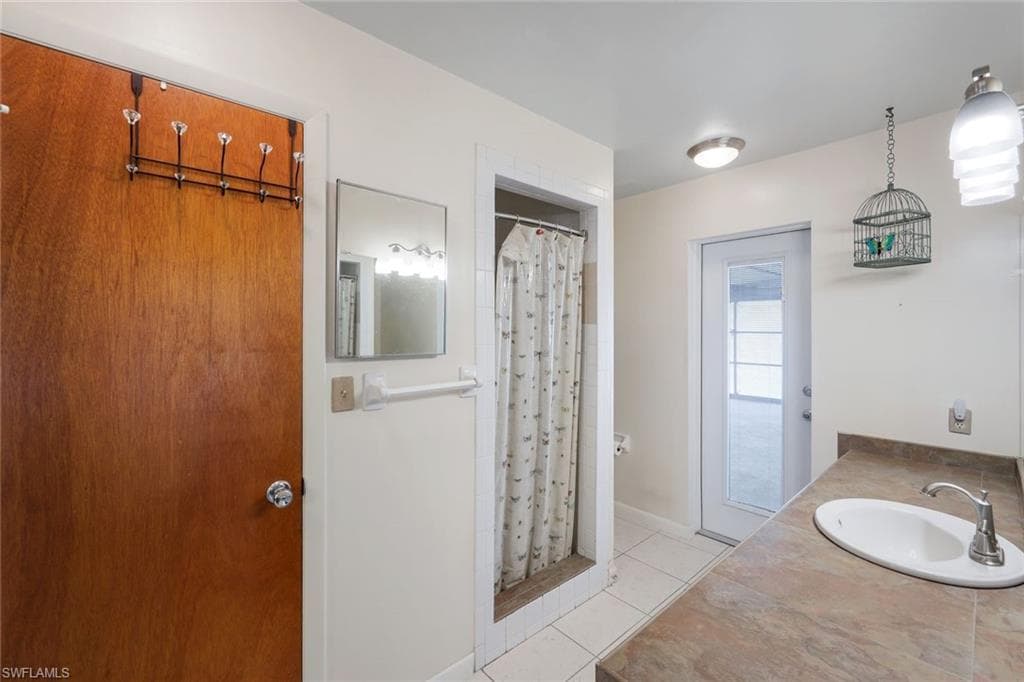 6711 Cadet AVE-25