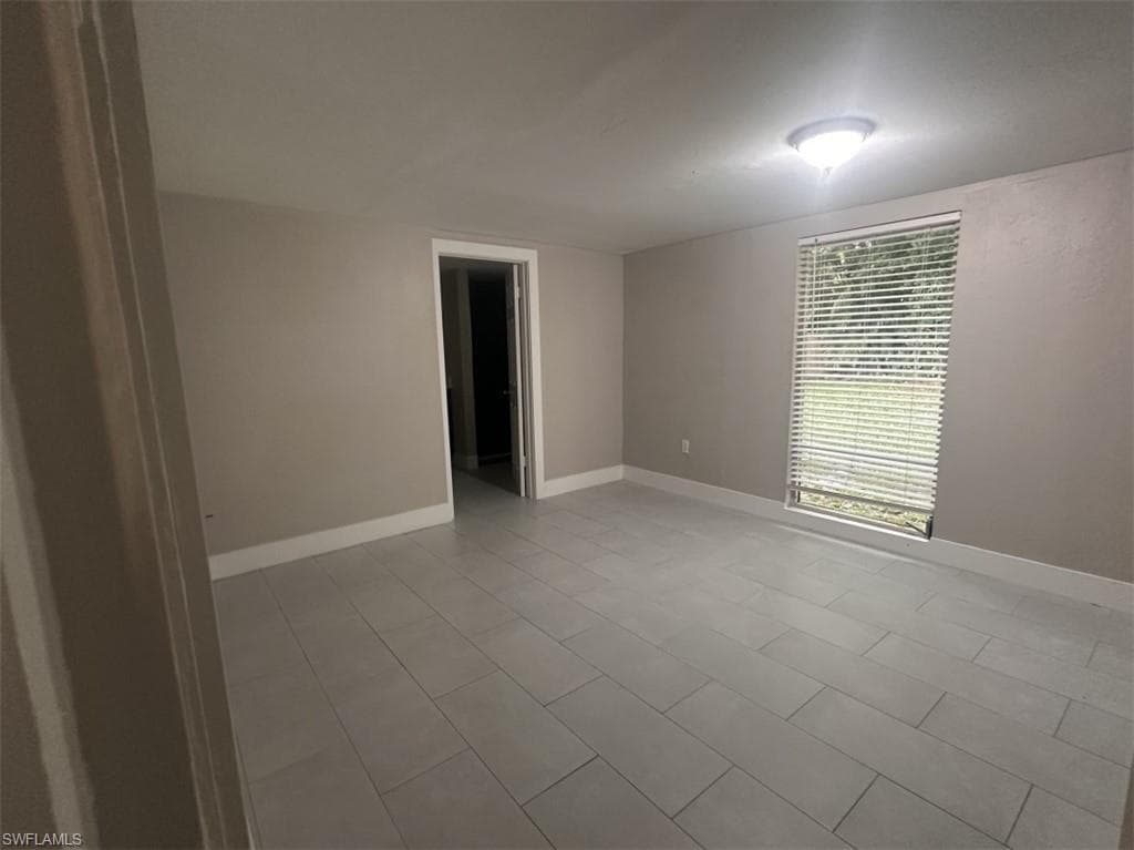 1665 Moreno AVE-13