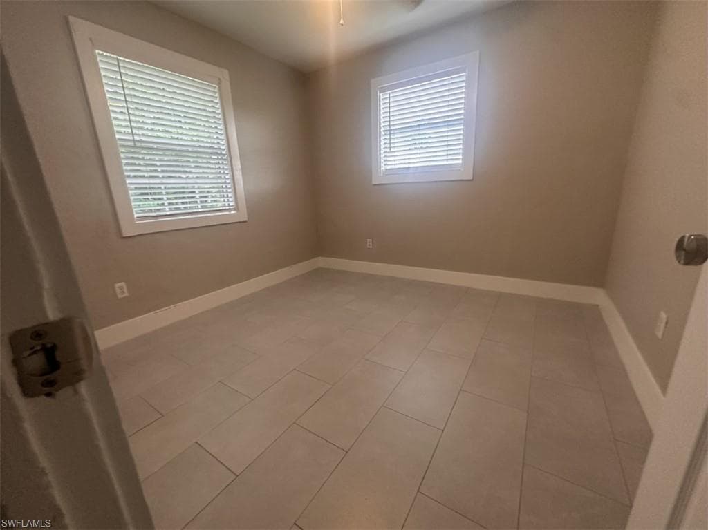 1665 Moreno AVE-17