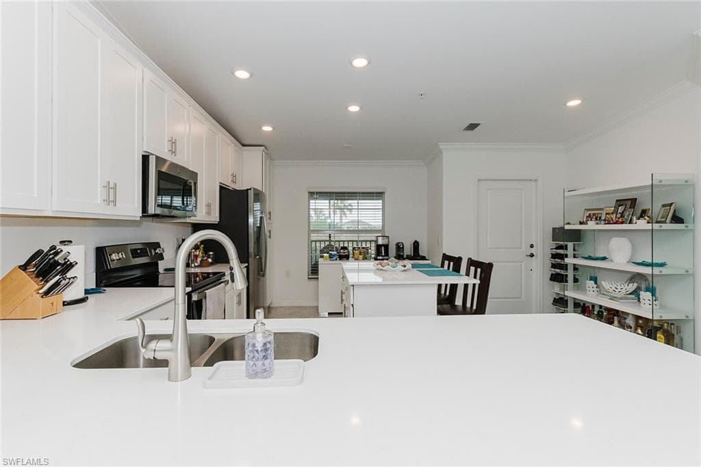 6082 National BLVD 121-3
